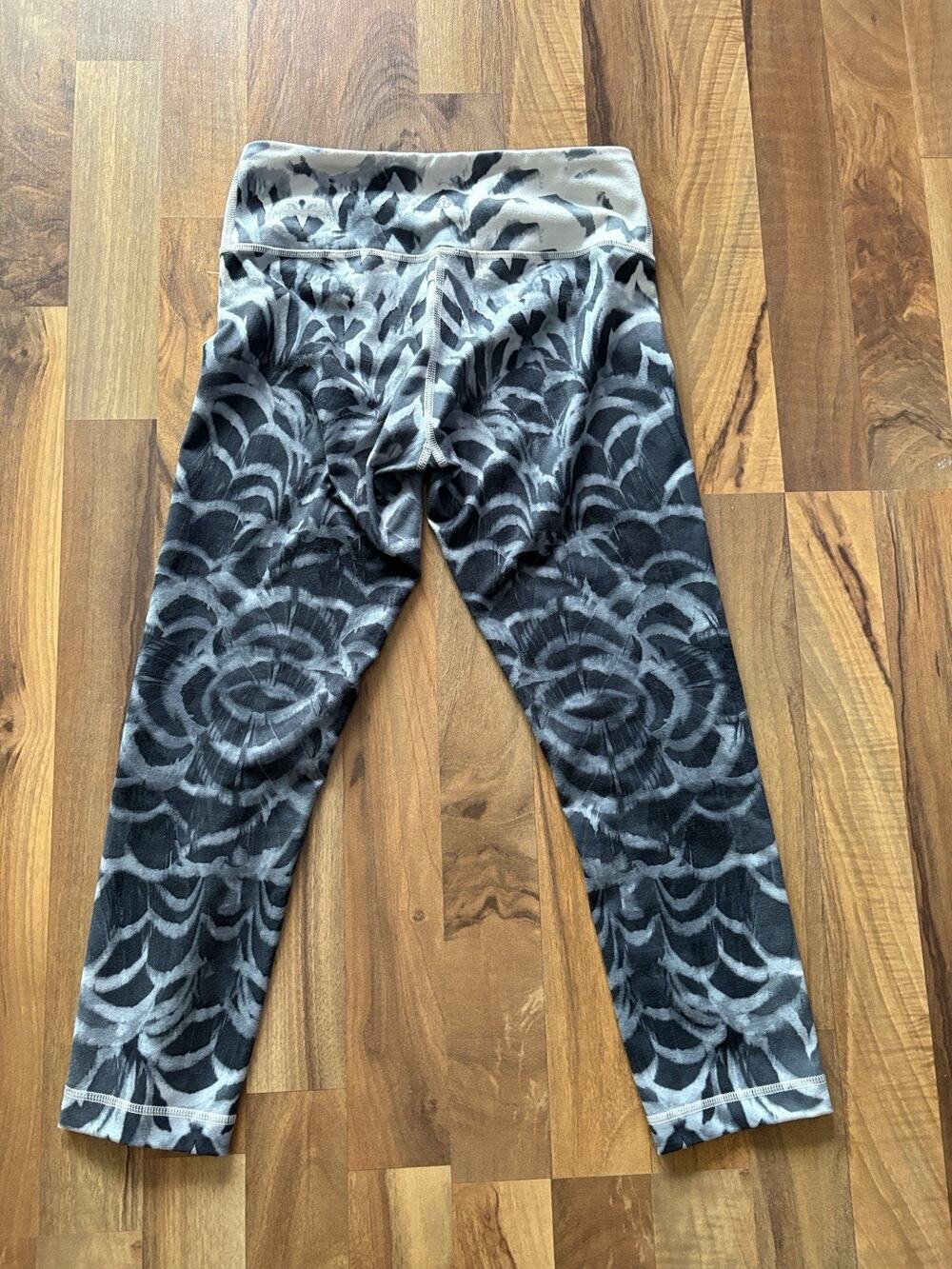 lululemon athletica Black & Gray Patterned Leggings Size 4
